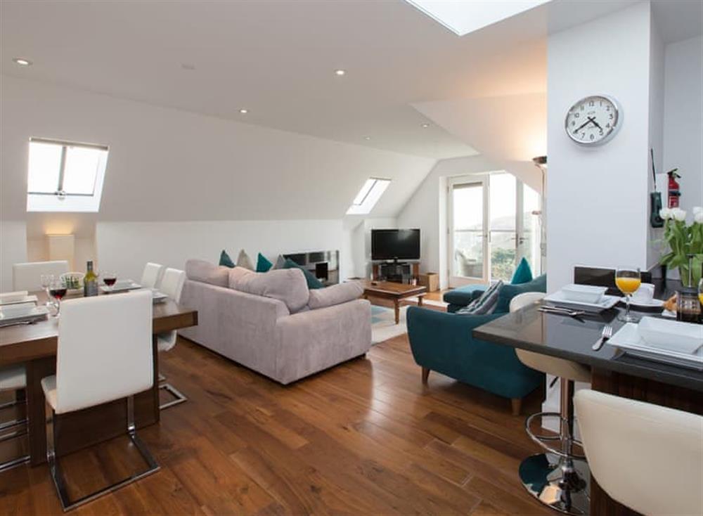 Open plan living space at 10 The Whitehouse in North Cornwall, Watergate Bay & Mawgan Porth