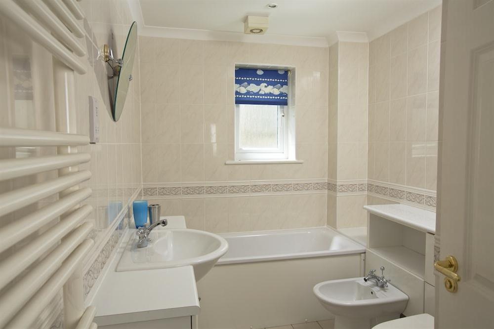 Family Bathroom with bath and shower enclosure at 10 Thurlestone Rock Apartments in Thurlestone, Kingsbridge