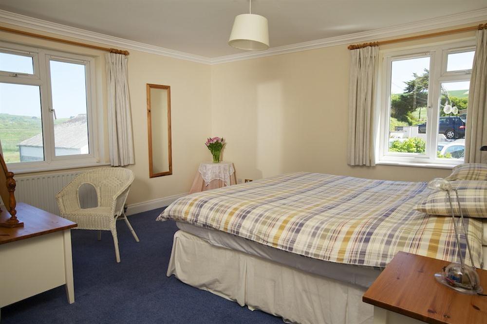 Master bedroom with King size bed and en suite bathroom at 10 Thurlestone Rock Apartments in Thurlestone, Kingsbridge