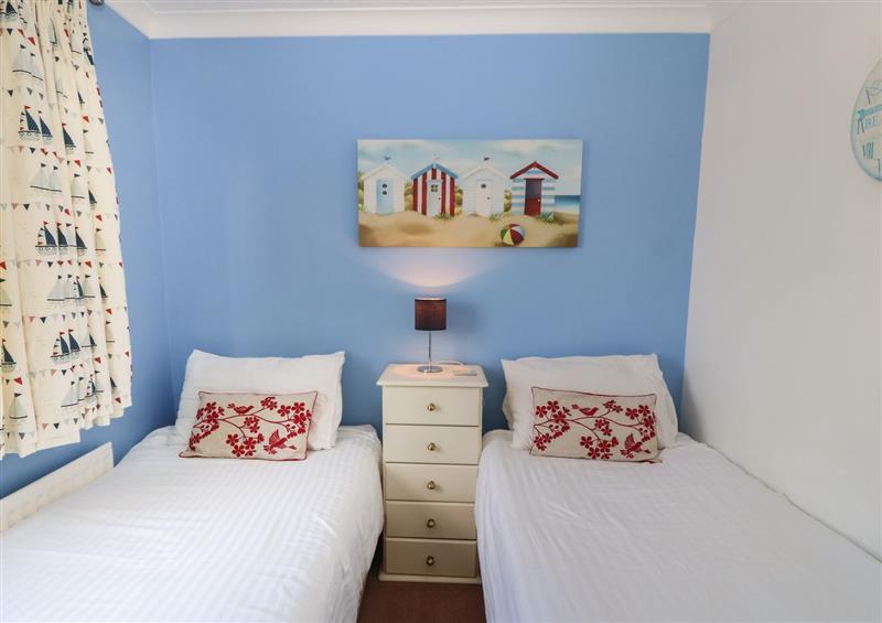 One of the 3 bedrooms (photo 2) at 100 Cefn Y Gader, Morfa Bychan