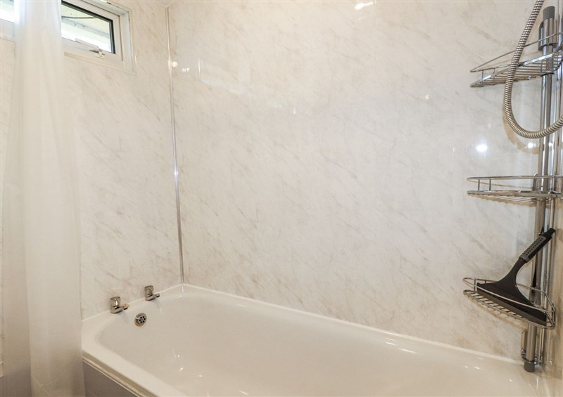 Bathroom at 101 Atlantic Bays Holiday Park, Padstow