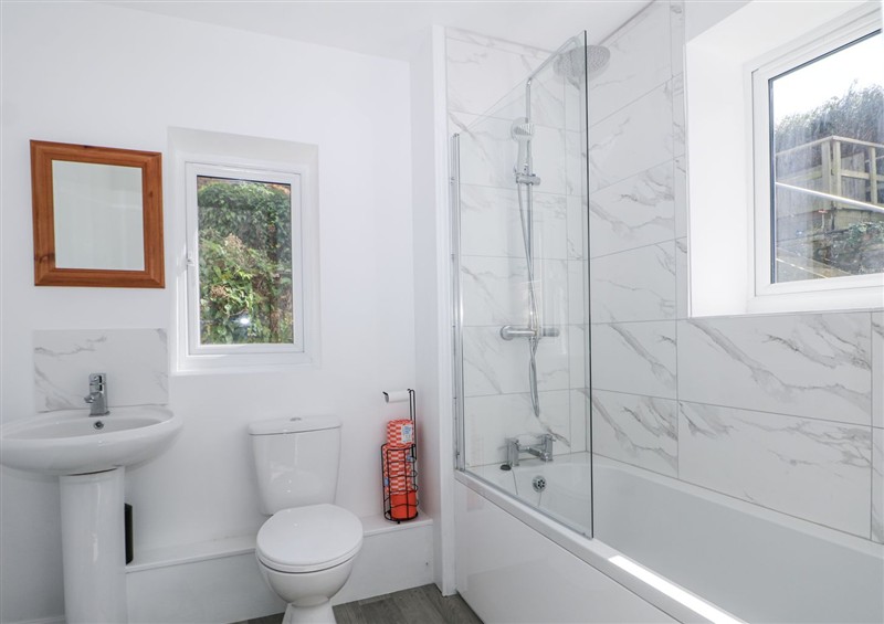 The bathroom (photo 2) at 108 Emmanuel Road, Hastings
