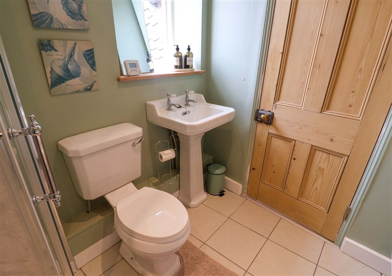 Bathroom (photo 2) at 11 Ballygate, Beccles