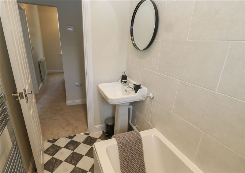 The bathroom (photo 2) at 11 Bronte Street, Haworth