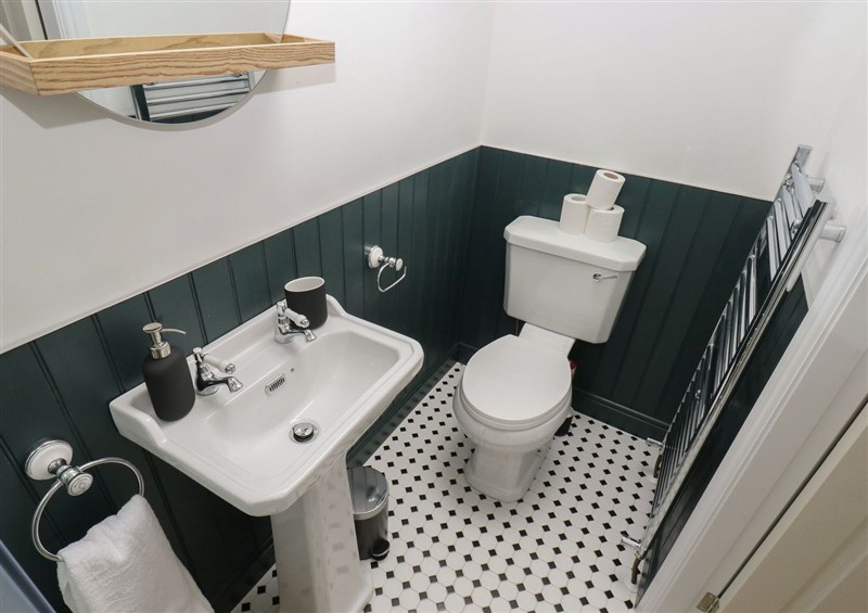 The bathroom (photo 3) at 11 Bronte Street, Haworth