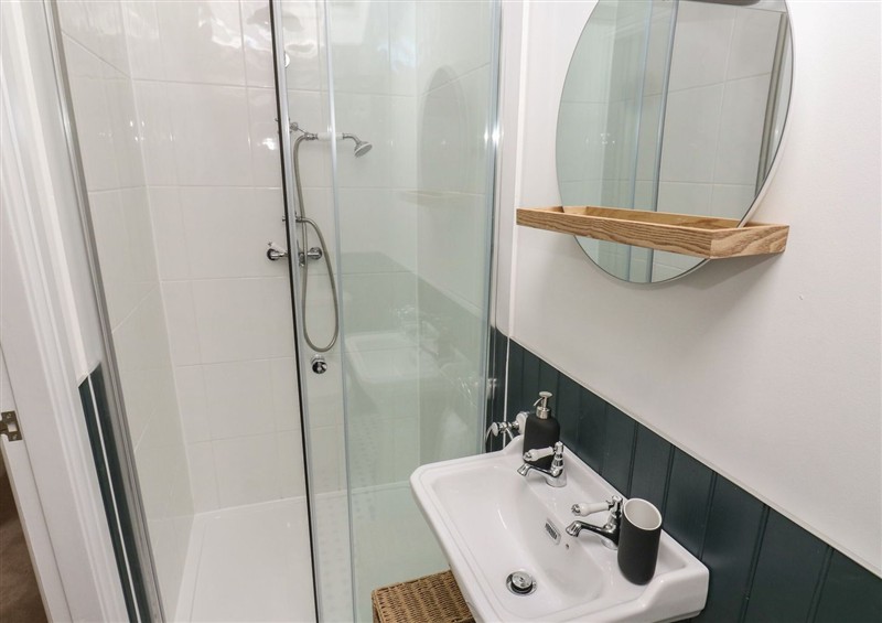 The bathroom (photo 4) at 11 Bronte Street, Haworth
