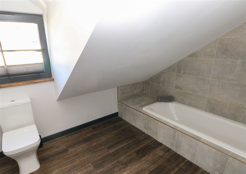 Bathroom at 11 Brython Place, Tenby