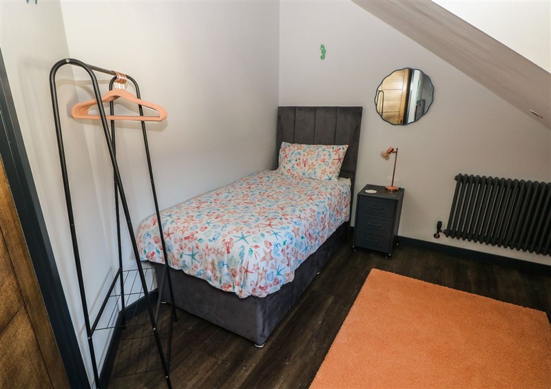 One of the 2 bedrooms (photo 4) at 11 Brython Place, Tenby