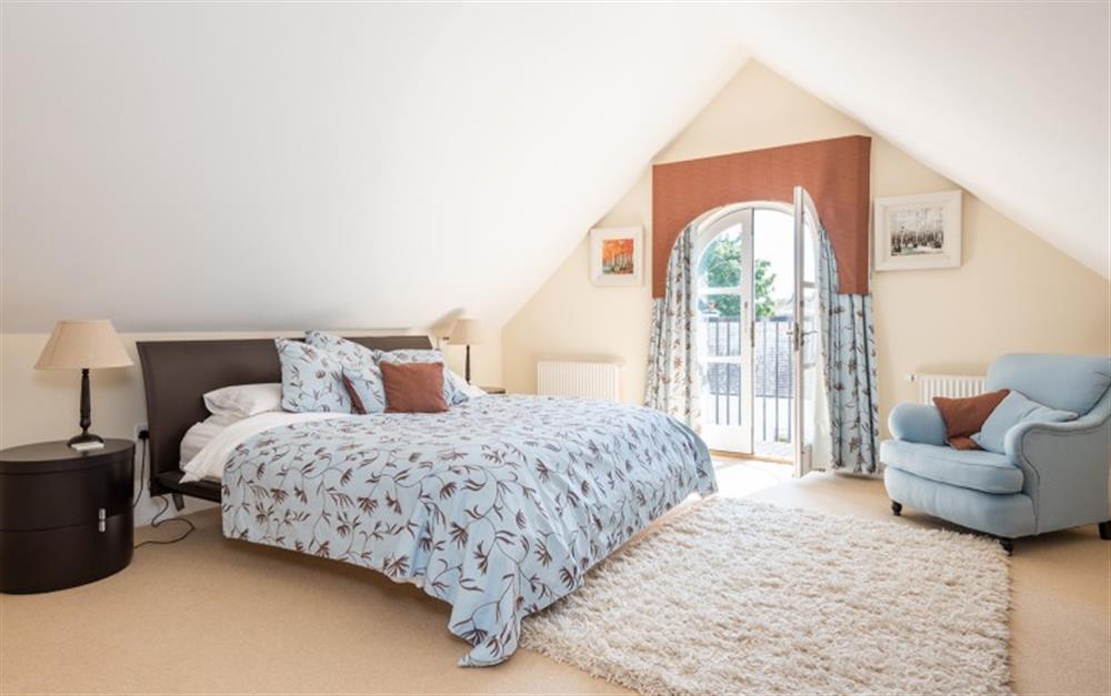 Master bedroom with Super King size bed at 11 Combehaven in Salcombe