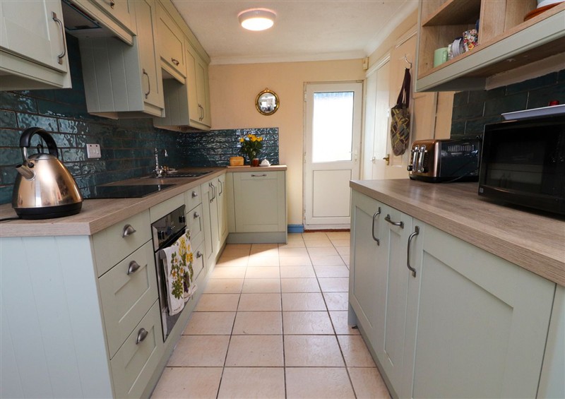 Kitchen (photo 2) at 11 Penygroes, Llanddeusant