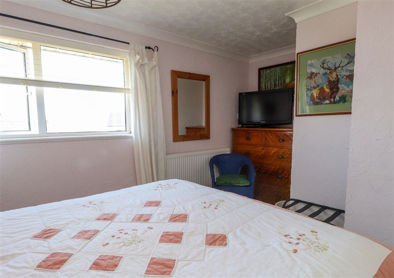 One of the 3 bedrooms (photo 2) at 11 Penygroes, Llanddeusant