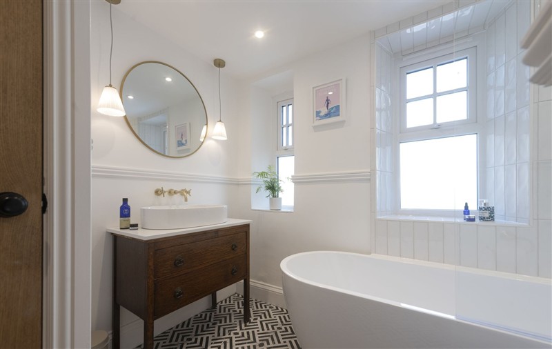Bathroom (photo 2) at 11 Tywarnhayle House, Cornwall