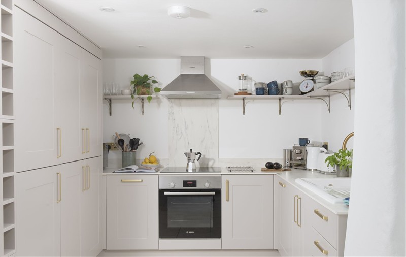 Kitchen at 11 Tywarnhayle House, Cornwall