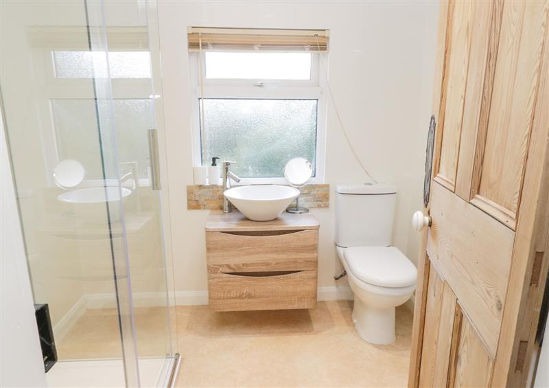 The bathroom (photo 2) at 119 Hilderthorpe Road, Bridlington