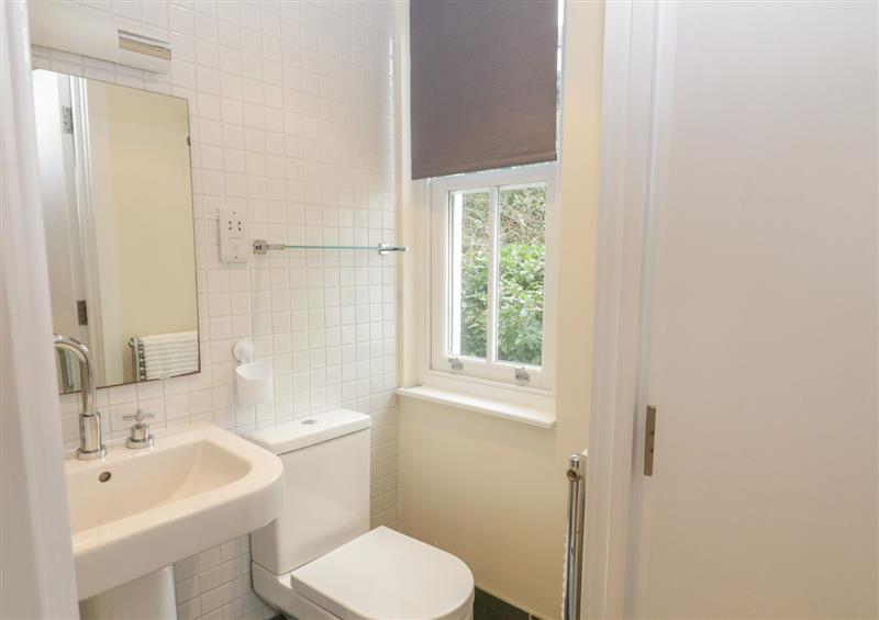 The bathroom at 12 Combehaven, Salcombe