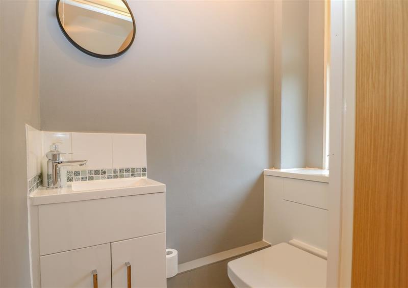 Bathroom at 12 Parkers Hill, Tetsworth near Thame