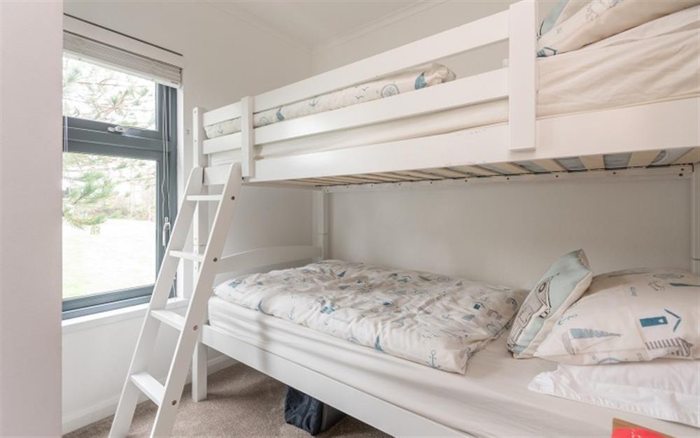The bunk room with 3ft single beds. at 12 Salcombe Retreat in Salcombe