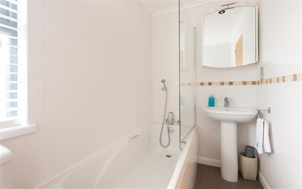 The family bathroom with bath and overhead shower. at 12 Salcombe Retreat in Salcombe