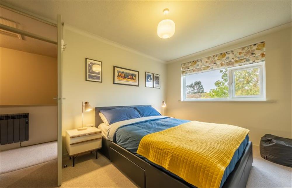 First floor: Master bedroom with king-size bed at 12 The Close, Brancaster Staithe near Kings Lynn