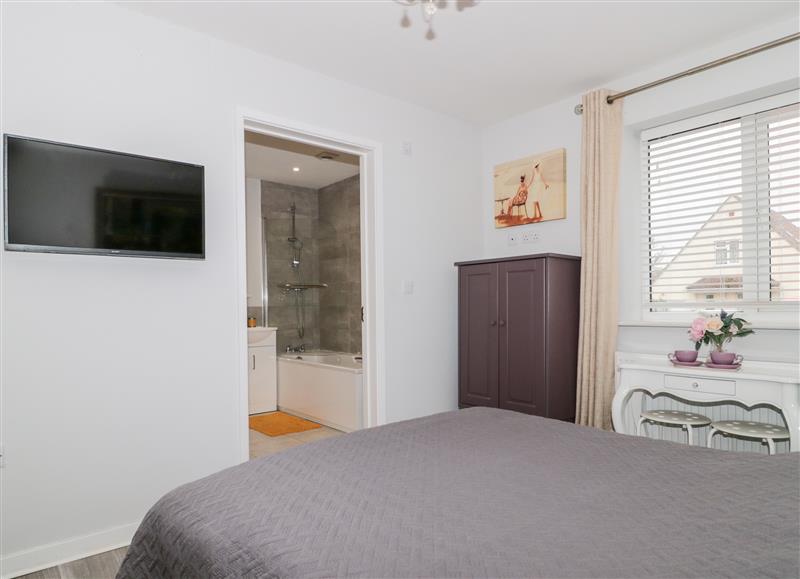 One of the 2 bedrooms (photo 3) at 12A Stanley Road, Highcliffe