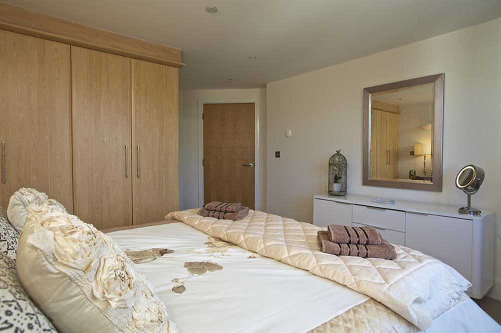En suite master bedroom with super-King size bed (photo 3) at 13 Crabshell Heights in , Kingsbridge
