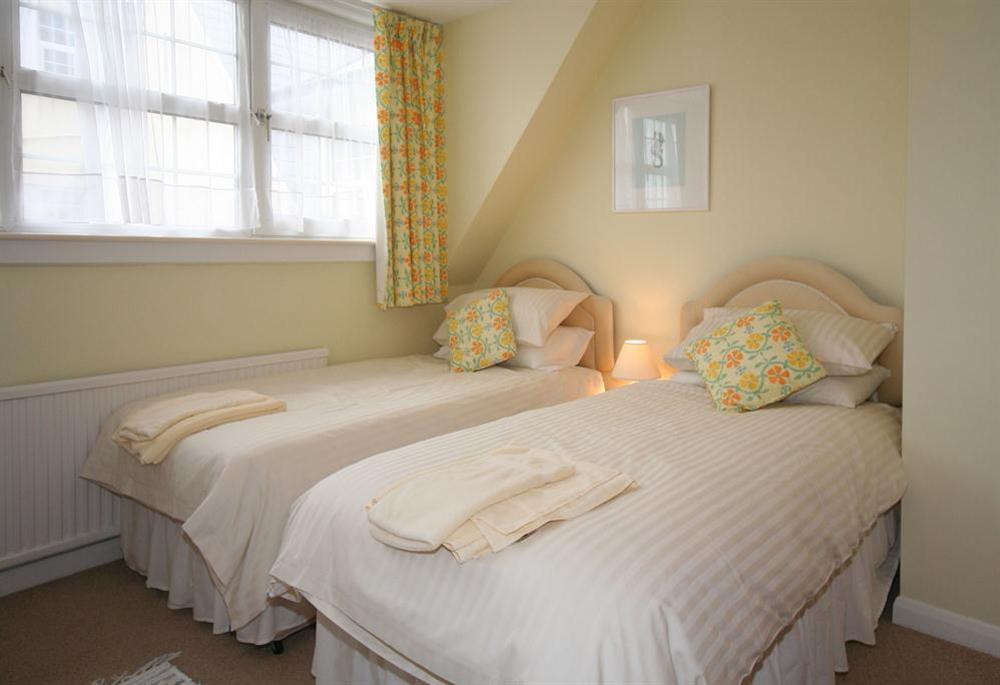 Twin bedroom at 13 Links Court in Thurlestone, Kingsbridge