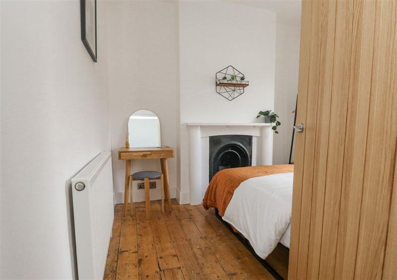 This is a bedroom (photo 4) at 13 Oxford Street, Exeter