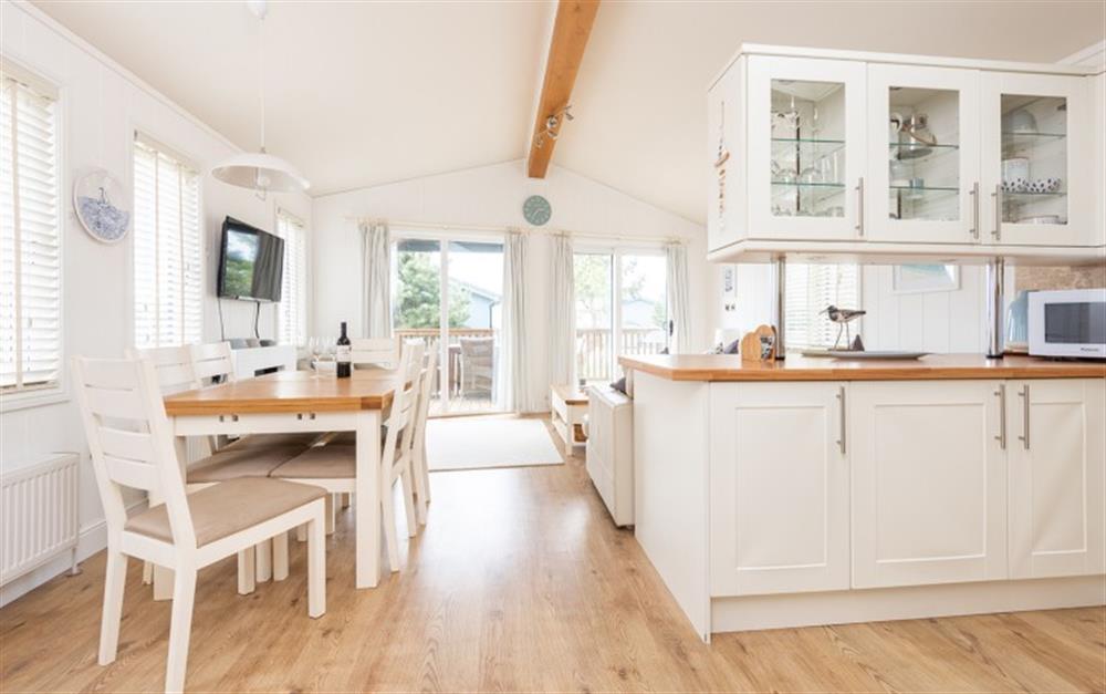 Open plan kitchen and dining area at 13 Salcombe Retreat in Salcombe