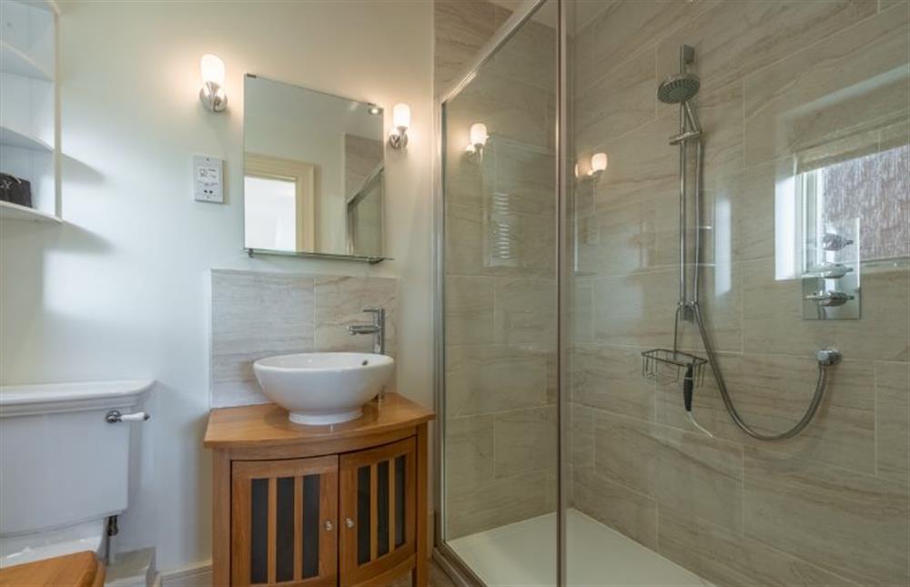 First floor: En-suite shower room to the master bedroom at 14 Burnham Road, Ringstead near Hunstanton
