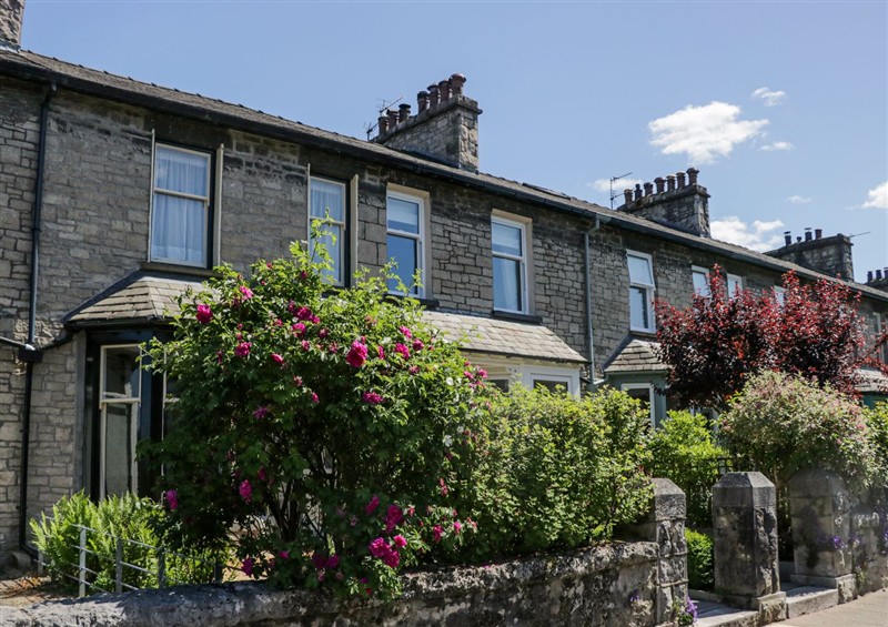 The setting of 14 Castle Garth