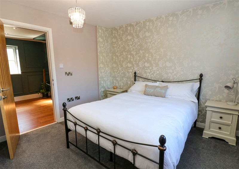 A bedroom in 14 Hill Close (photo 2) at 14 Hill Close, Reeth