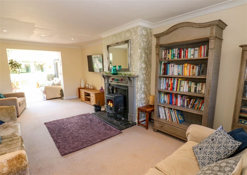 Enjoy the living room (photo 2) at 14 Hill Close, Reeth