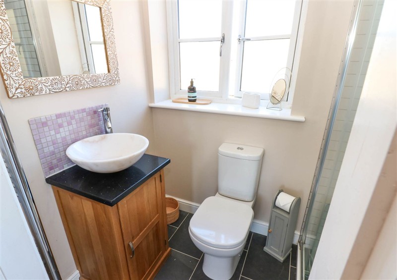 The bathroom (photo 2) at 14 Hill Close, Reeth