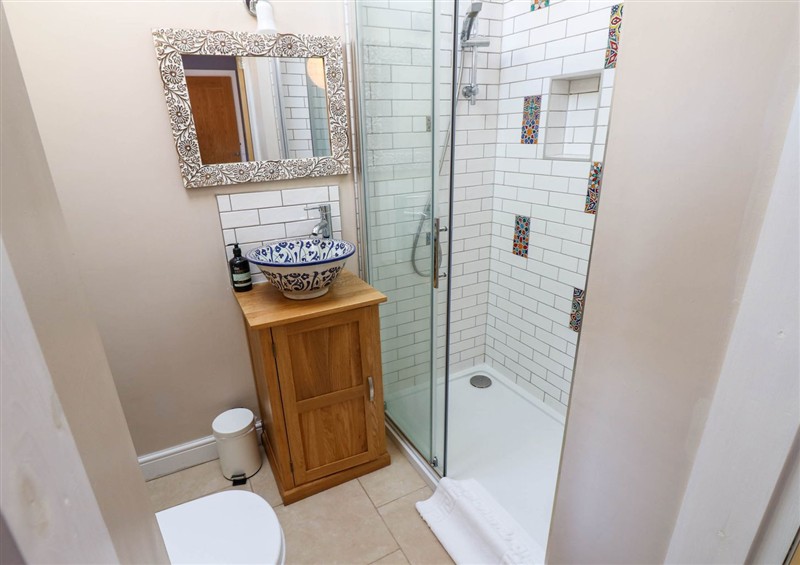 The bathroom (photo 3) at 14 Hill Close, Reeth