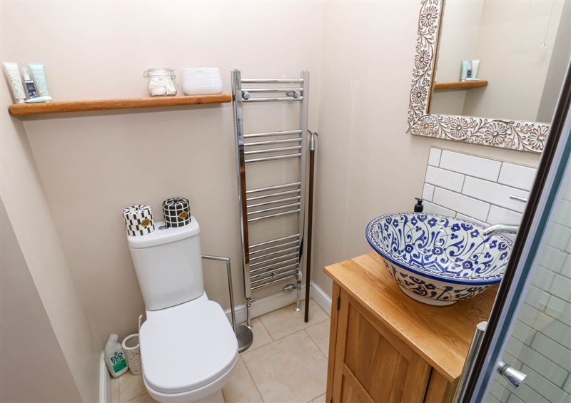 The bathroom (photo 4) at 14 Hill Close, Reeth
