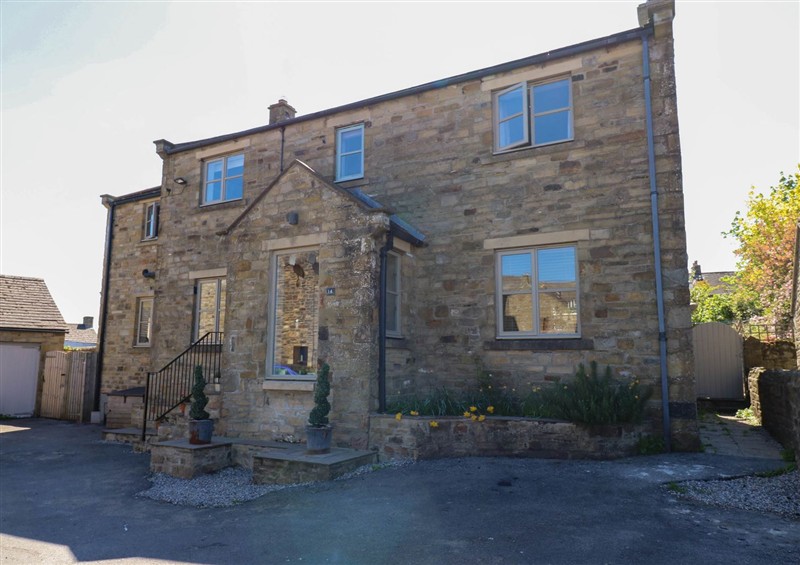 The setting (photo 2) at 14 Hill Close, Reeth