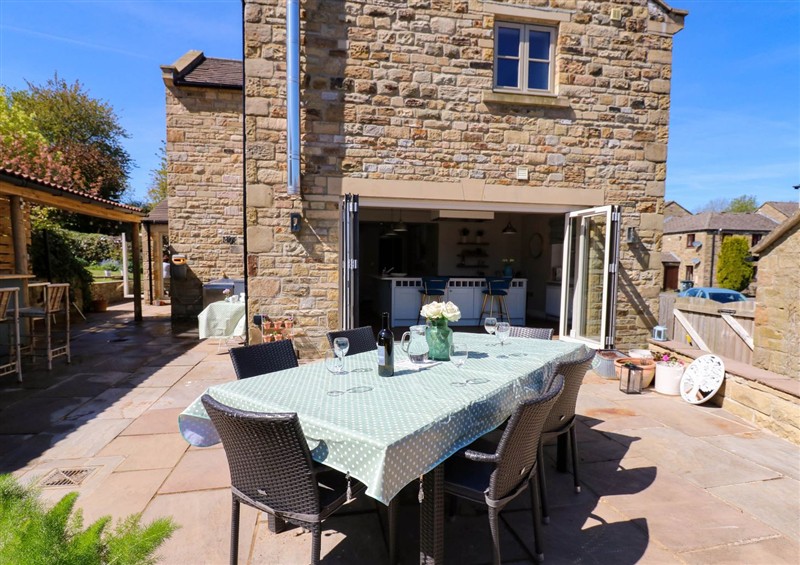 The setting (photo 3) at 14 Hill Close, Reeth