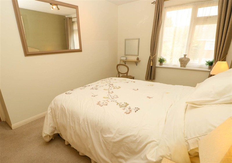 One of the bedrooms (photo 2) at 14 Shorwell, Netley Abbey