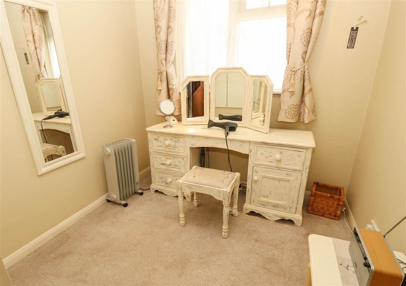 This is a bedroom (photo 2) at 14 Shorwell, Netley Abbey