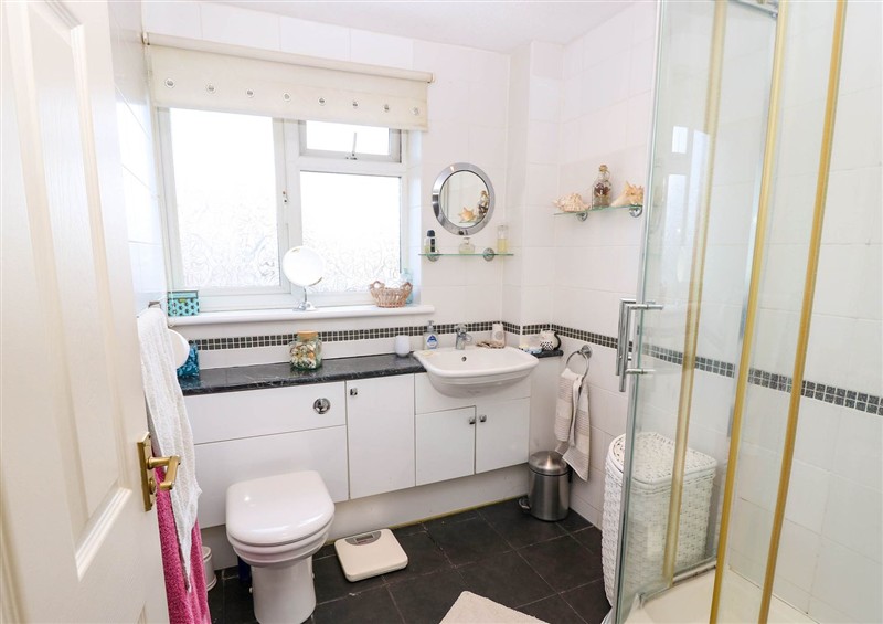 This is the bathroom at 14 Shorwell, Netley Abbey