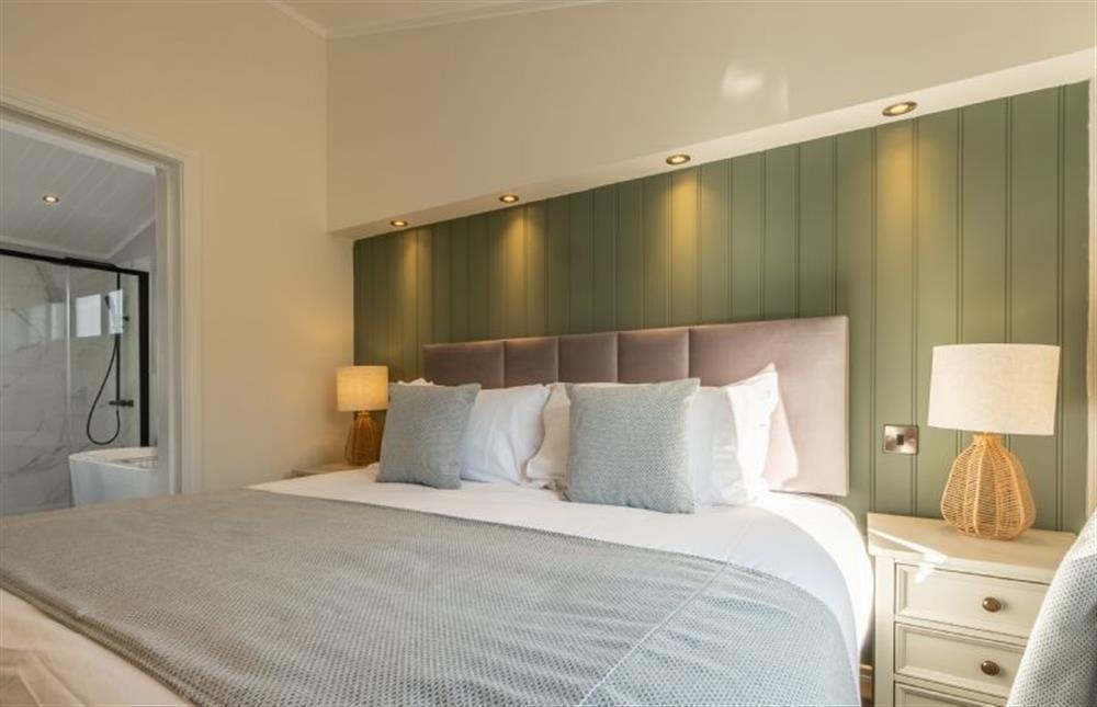 Ground floor: Bedroom one has an en-suite at 14 Westgate, Burnham Market near Kings Lynn