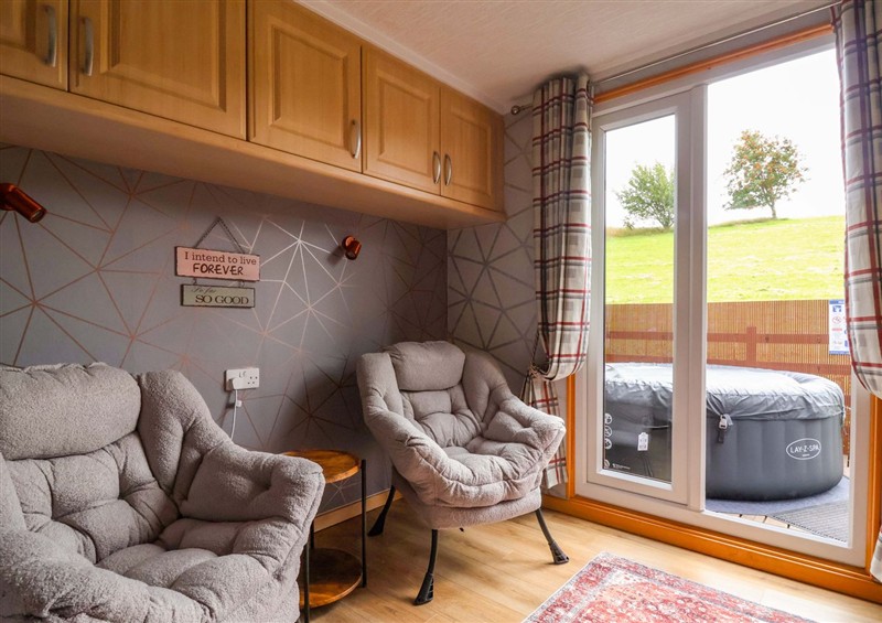 Enjoy the living room at 15 Badgers Retreat - Two Dales, Two Dales