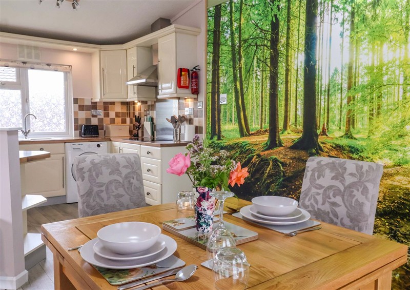 The dining room at 15 Badgers Retreat - Two Dales, Two Dales