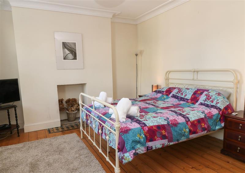 One of the 3 bedrooms (photo 2) at 15 Brunswick Place, Stoke