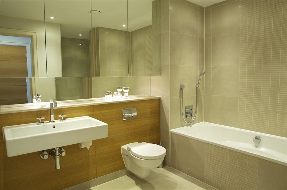 Master en suite bathroom at 15 Dart Marina in Sandquay Road, Dartmouth