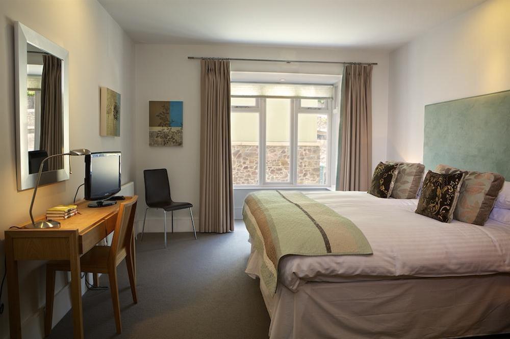 Twin room with two full-size single beds ( which can be zipped together) at 15 Dart Marina in Sandquay Road, Dartmouth
