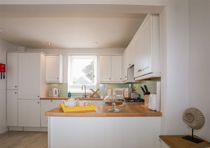 Kitchen (photo 2) at 15 Llwyn Gwalch Estate, Morfa Nefyn