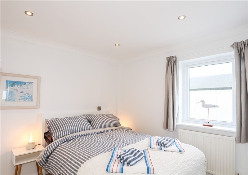 One of the bedrooms (photo 2) at 15 Llwyn Gwalch Estate, Morfa Nefyn