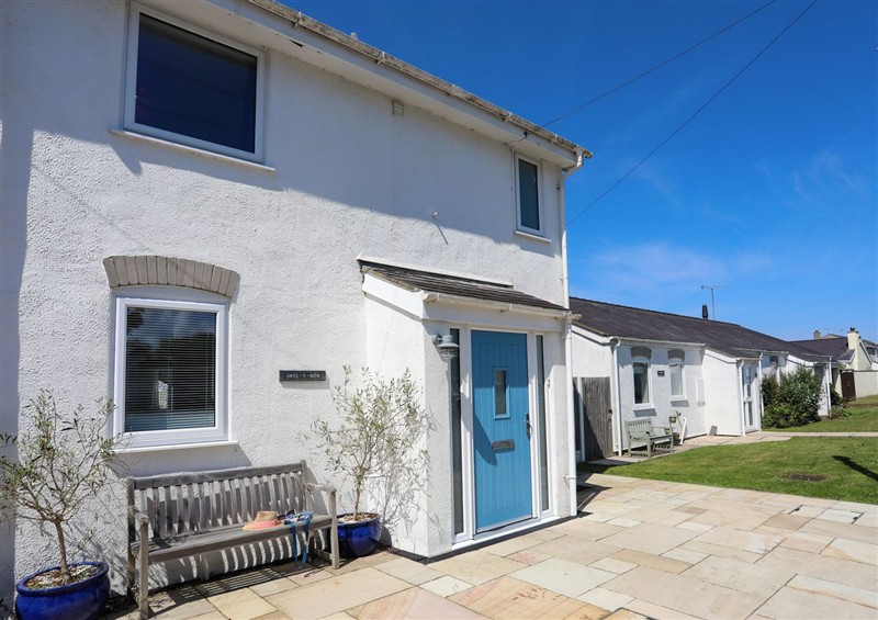 Outside at 15 Llwyn Gwalch Estate, Morfa Nefyn