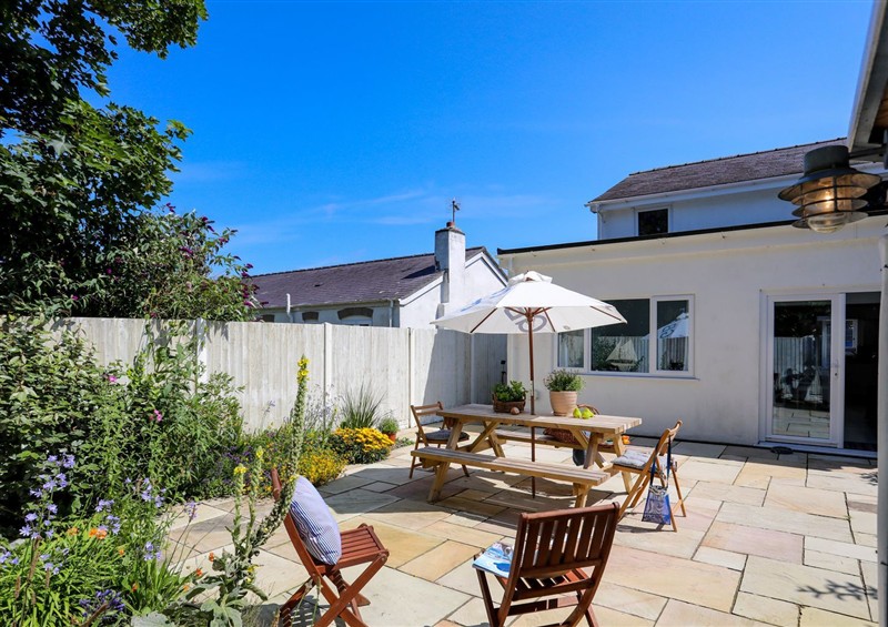 This is the garden at 15 Llwyn Gwalch Estate, Morfa Nefyn